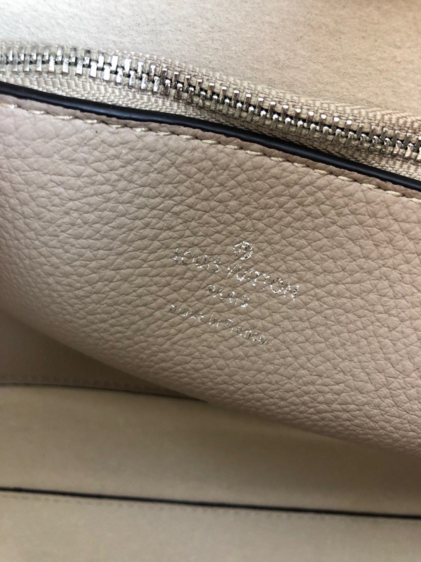 BL - High Quality LV Bags Monogram 050 - fashionupstore1