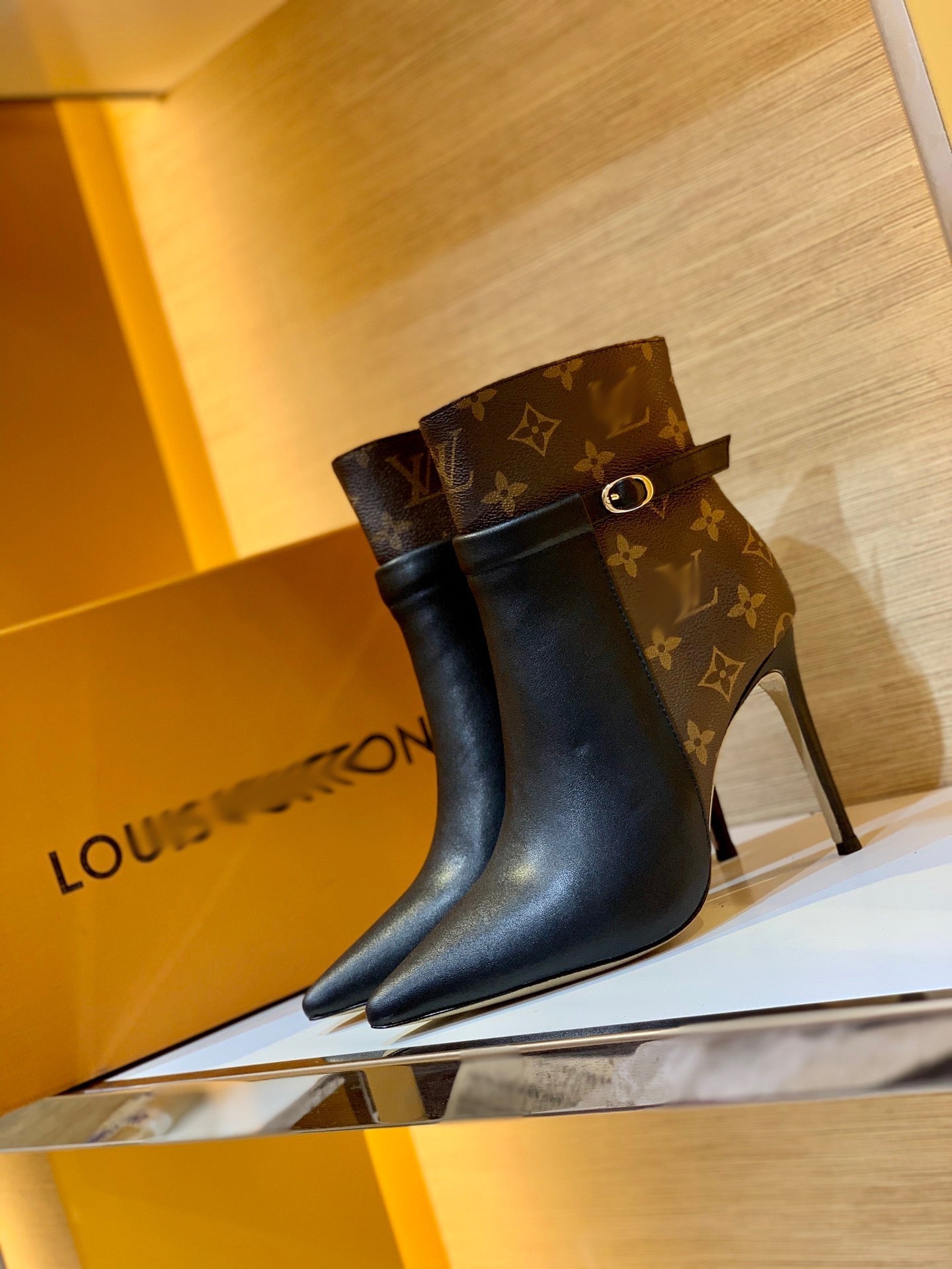 SE634 Size 4-11 Heels:10.5cm Material: Cowhide Lining: Sheep skin Sole: Italian leather - fashionupstore1