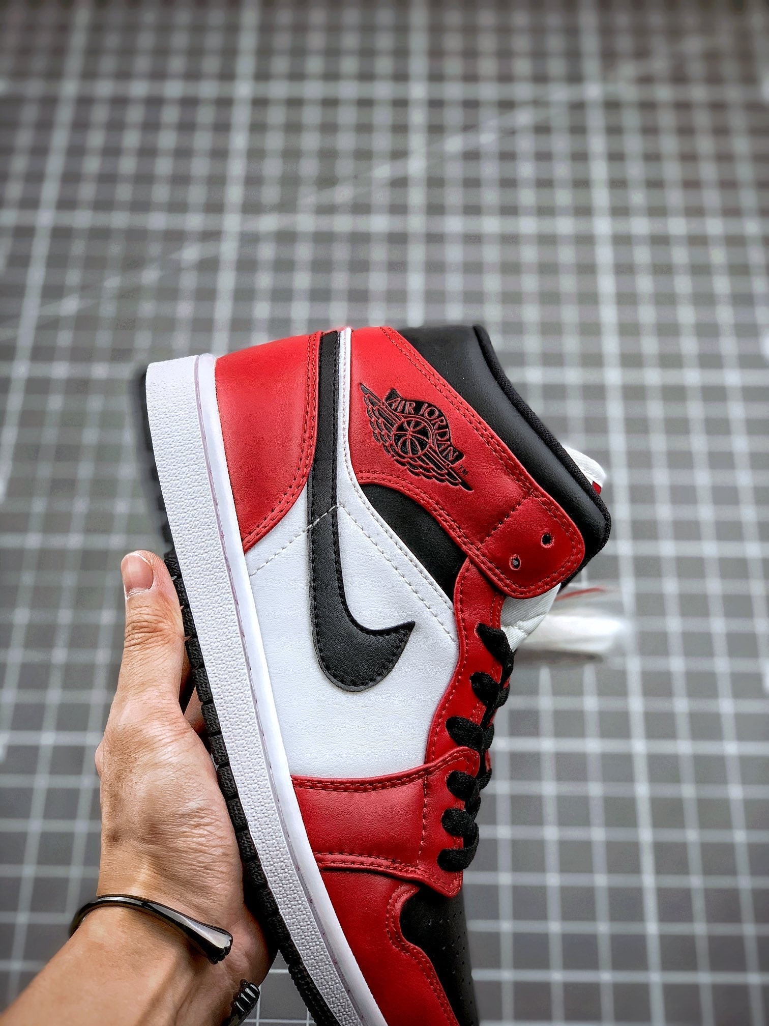 Custom Air Jordan 1 Mid “Gym Red” 554724-069 sneakerhypes